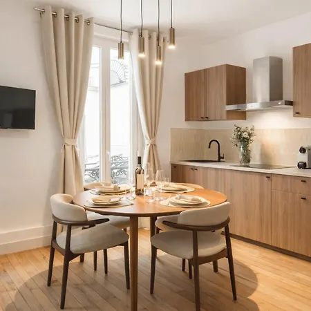 Superb Family - Le Marais Paris