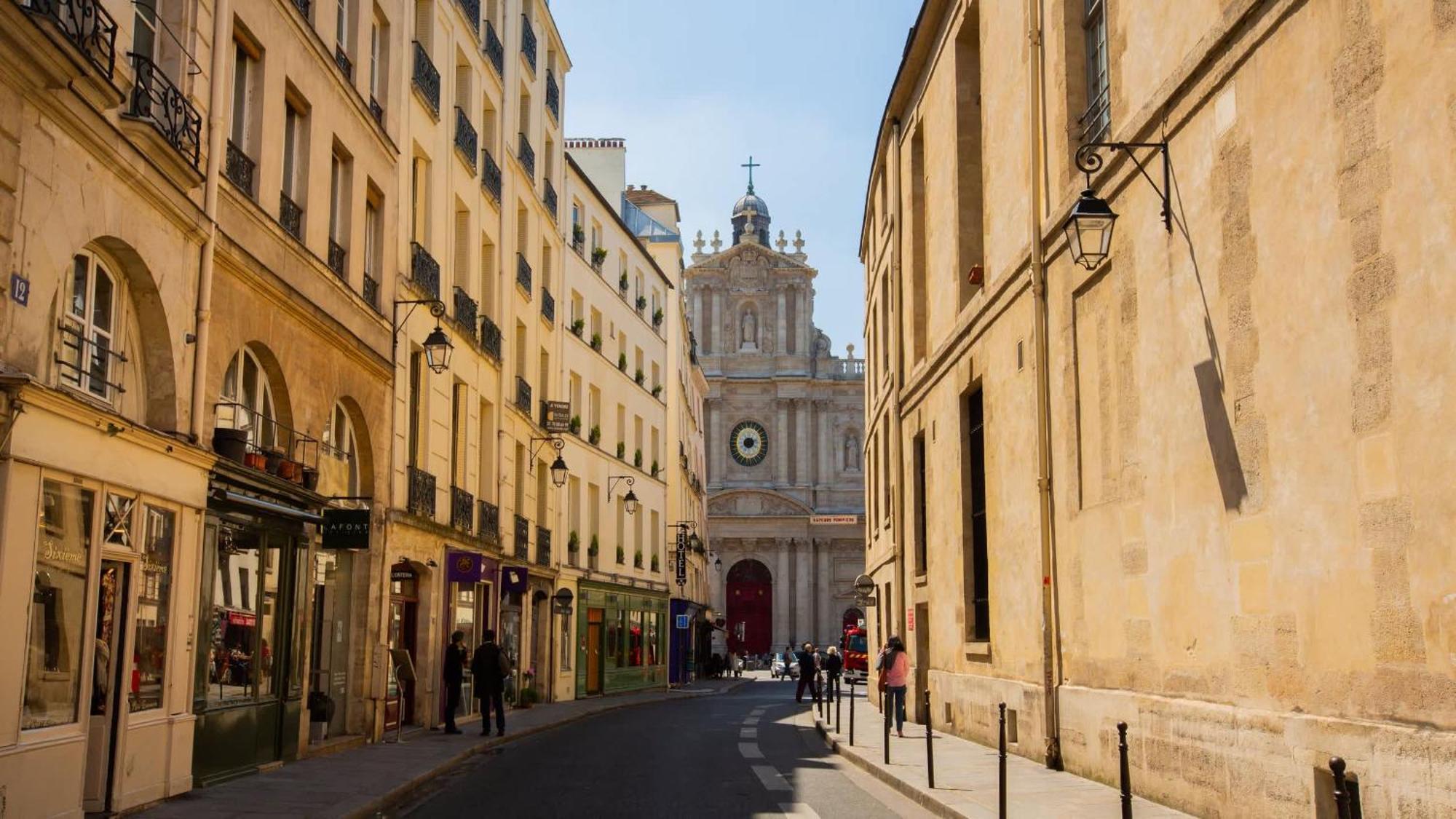 Superb Family - Le Marais *